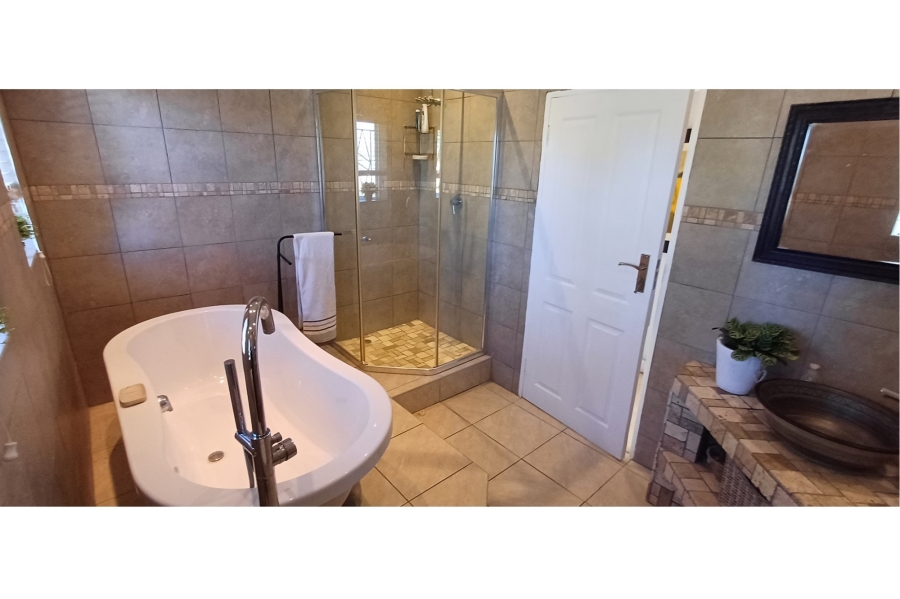 5 Bedroom Property for Sale in Jim Fouchepark Free State